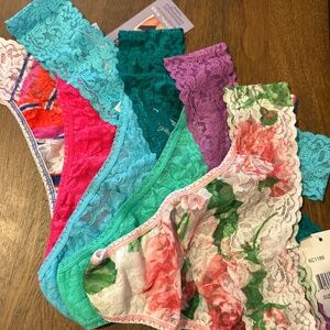 HANKY PANKY NWT Original Rise Signature Lace Thongs Set of 5 OS